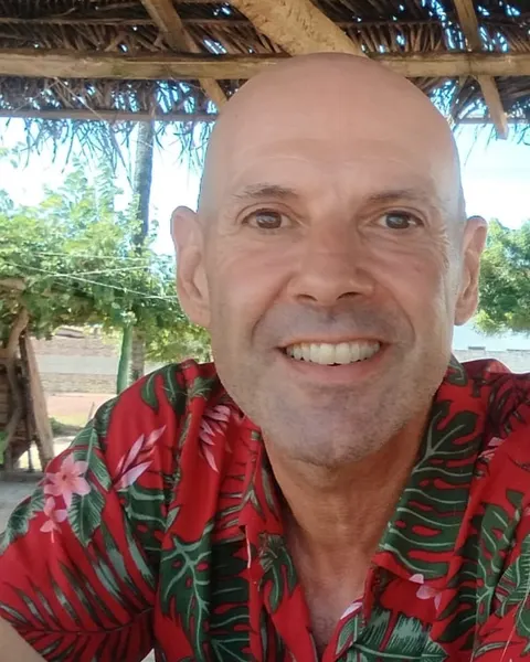 Retrato de Andrés Miguel Sánchez Torres, de frente, sorrindo.